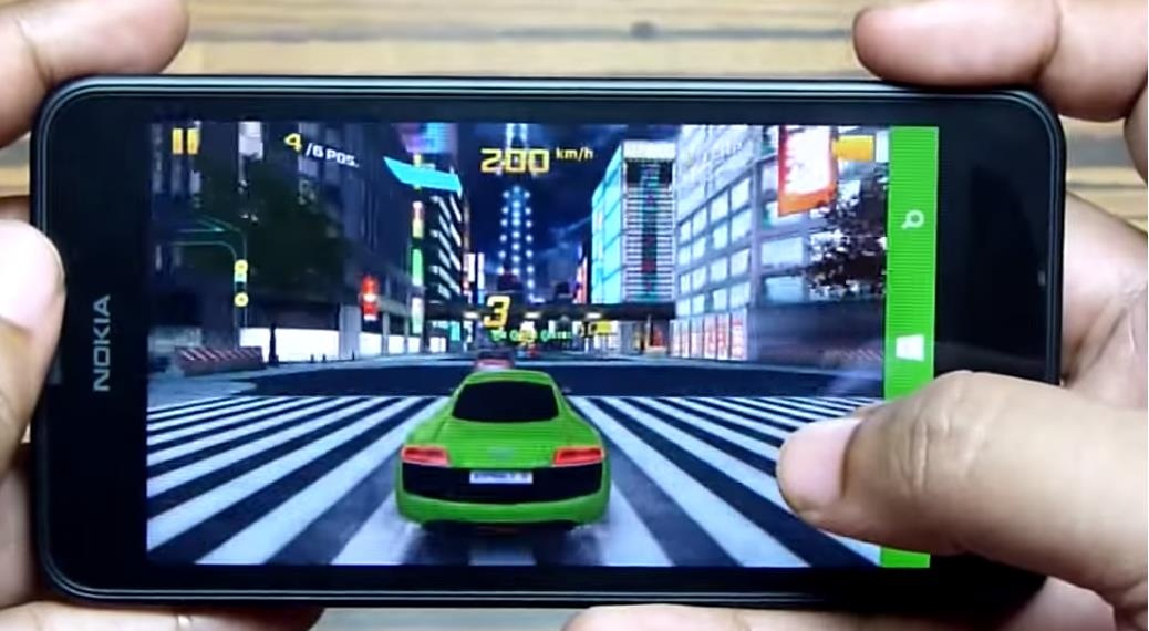 Thử nghiệm cho thấy Asphalt 8: Airborne chạy rất mượt trên Nokia Lumia 630 mà không hề có hiện tượng lag, giật.