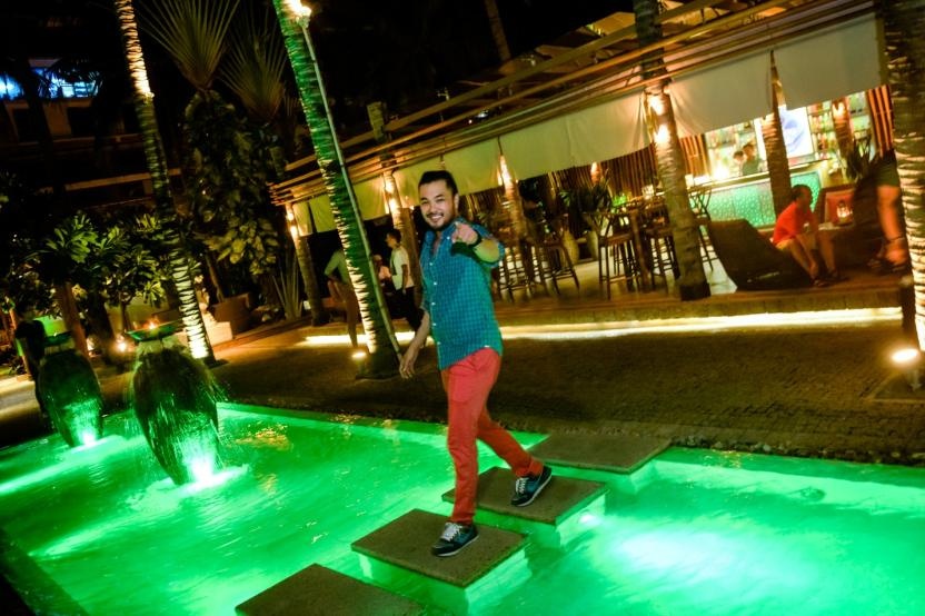 Hành trình mới mẻ này làm tăng thêm năng lượng sống và giúp Petey sáng tạo thêm trong công việc của mình. Với những góc nhìn mới, Nha Trang trong Petey hiện lên với một dáng vẻ khác, chứa đầy bí ẩn và mời gọi. Đó cũng là lý do anh trở thành Người dẫn đường trong hành trình “Khám phá thành phố của thế giới” của Heineken. Sân chơi này đang thu hút sự tham gia của hàng ngàn bạn trẻ bởi mang lại những trải nghiệm bất ngờ và những phần thưởng đẳng cấp quốc tế. 