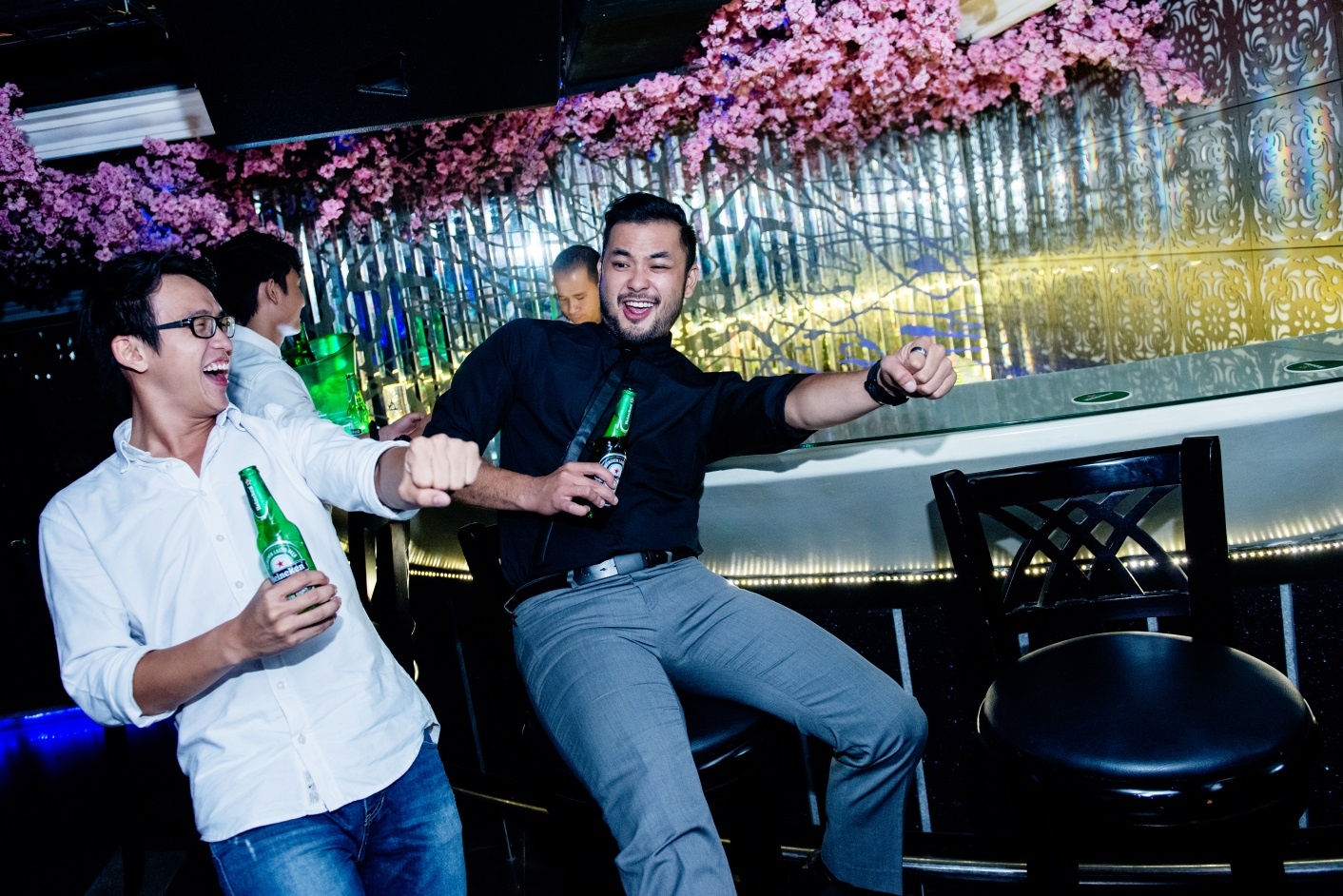 Đam mê với công việc sáng tạo nhưng Petey Nguyễn cũng rất coi trọng việc tận hưởng những điều mới mẻ của cuộc sống. Anh sẵn sàng gác bỏ những ngày cuối tuần bận rộn để tìm cho mình những trải nghiệm khám phá, mở ra những góc nhìn mới cho những khía cạnh tưởng chừng đã vô cùng quen thuộc trong cuộc sống. Điều Petey yêu thích ở ảo thuật là sự kết nối với khán giả, điều anh yêu thích ở chuyến du hành này là sự kết nối với chính thành phố của mình.