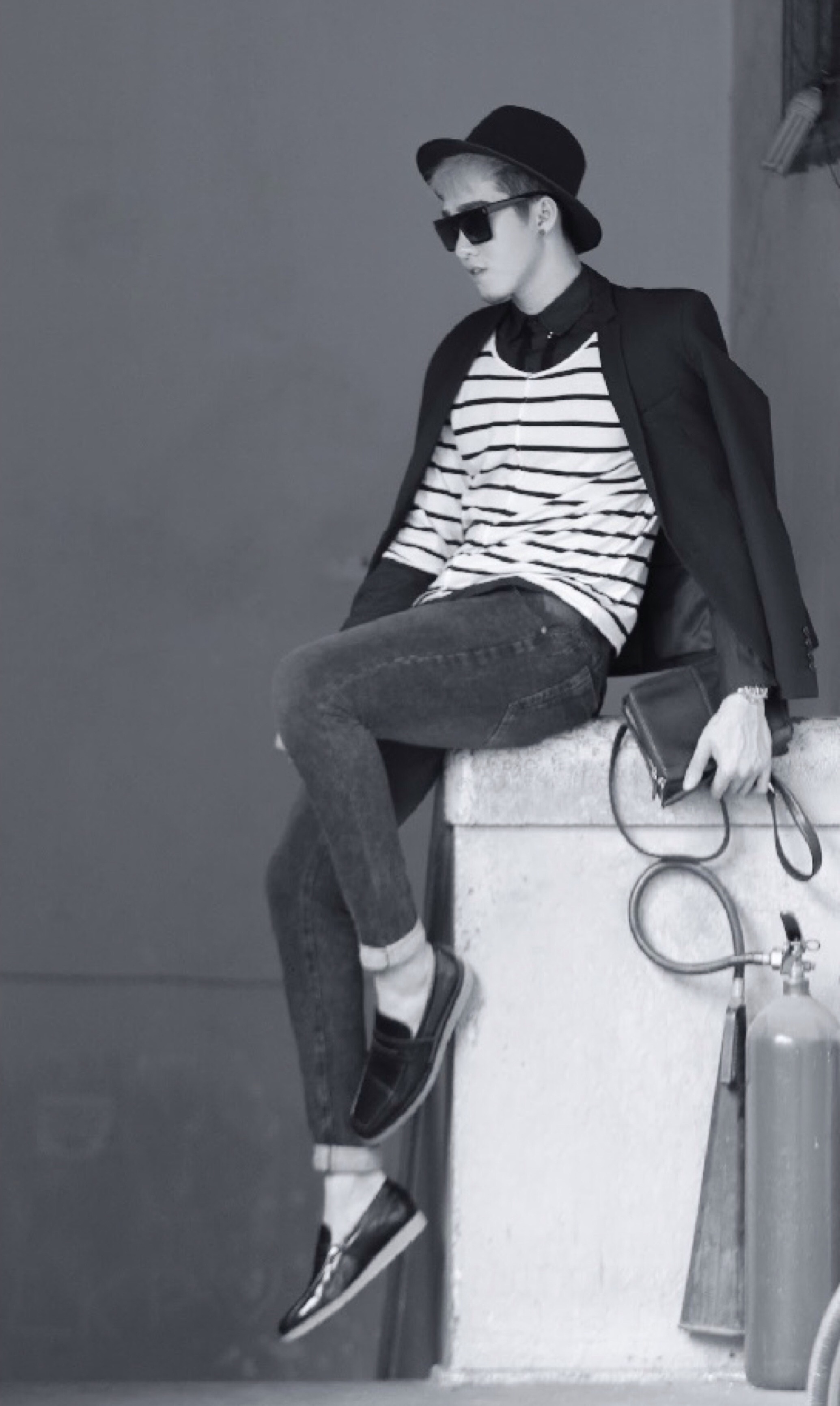 Thí sinh Nguyễn Quốc Dũng cũng chọn hoạ tiết kẻ sọc để tôn lên phong cách cổ điển.