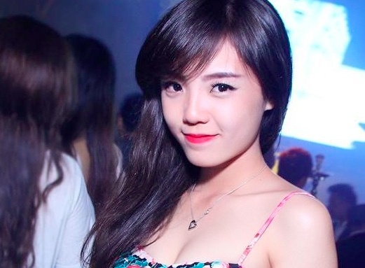 Hotgirl BB&BG dan dau trao luu chuc Tet bang sticker hinh anh