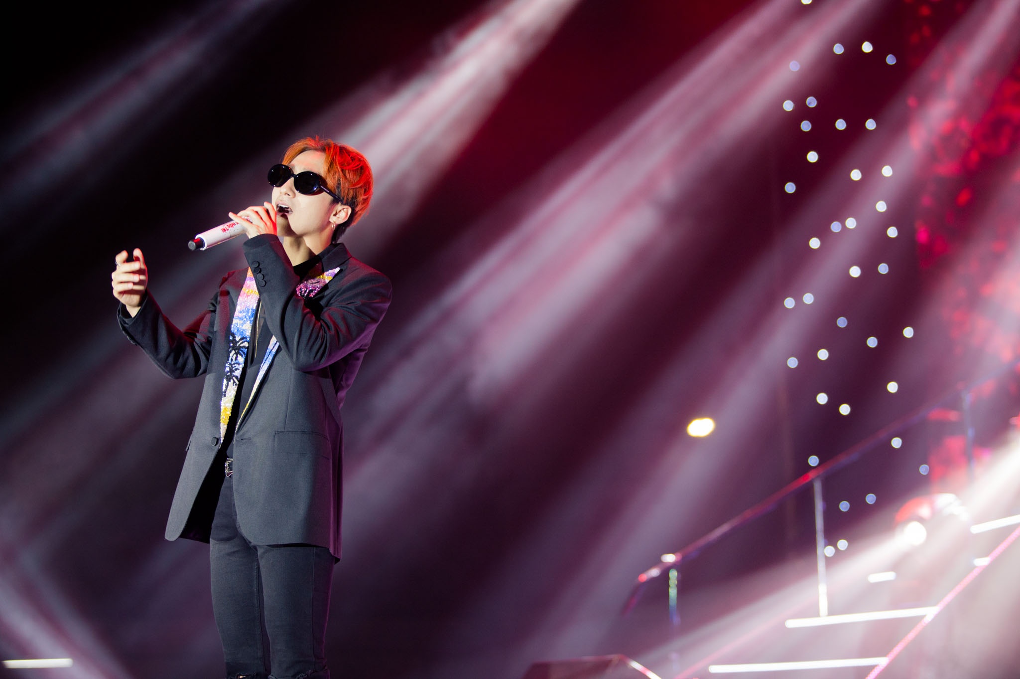 Khan gia ho het khi Son Tung bieu dien hinh anh