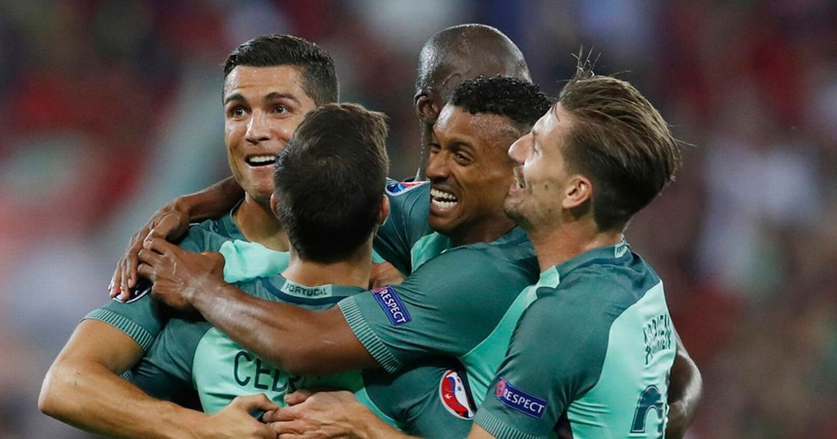Ronaldo - Nani: Nam than va kep phu cua Bo Dao Nha hinh anh