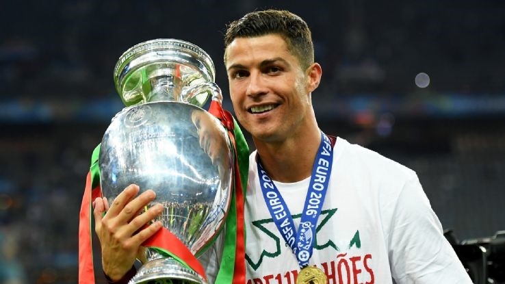 Cristiano Ronaldo: Tham vong nuoi duong mot huyen thoai hinh anh