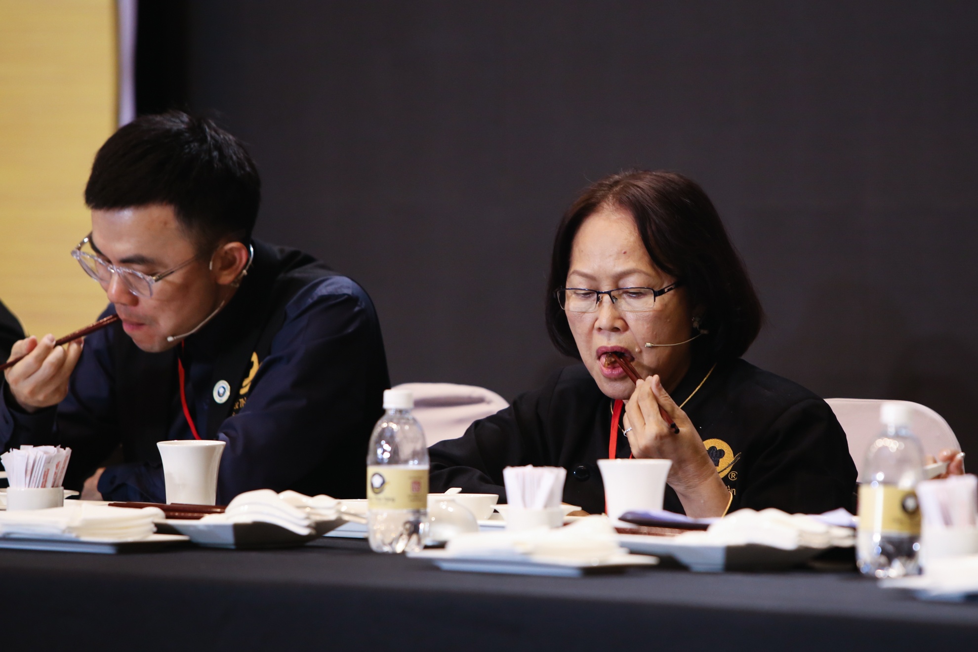 Ban giam khao danh gia cao thuc don vong so tuyen mien Trung hinh anh