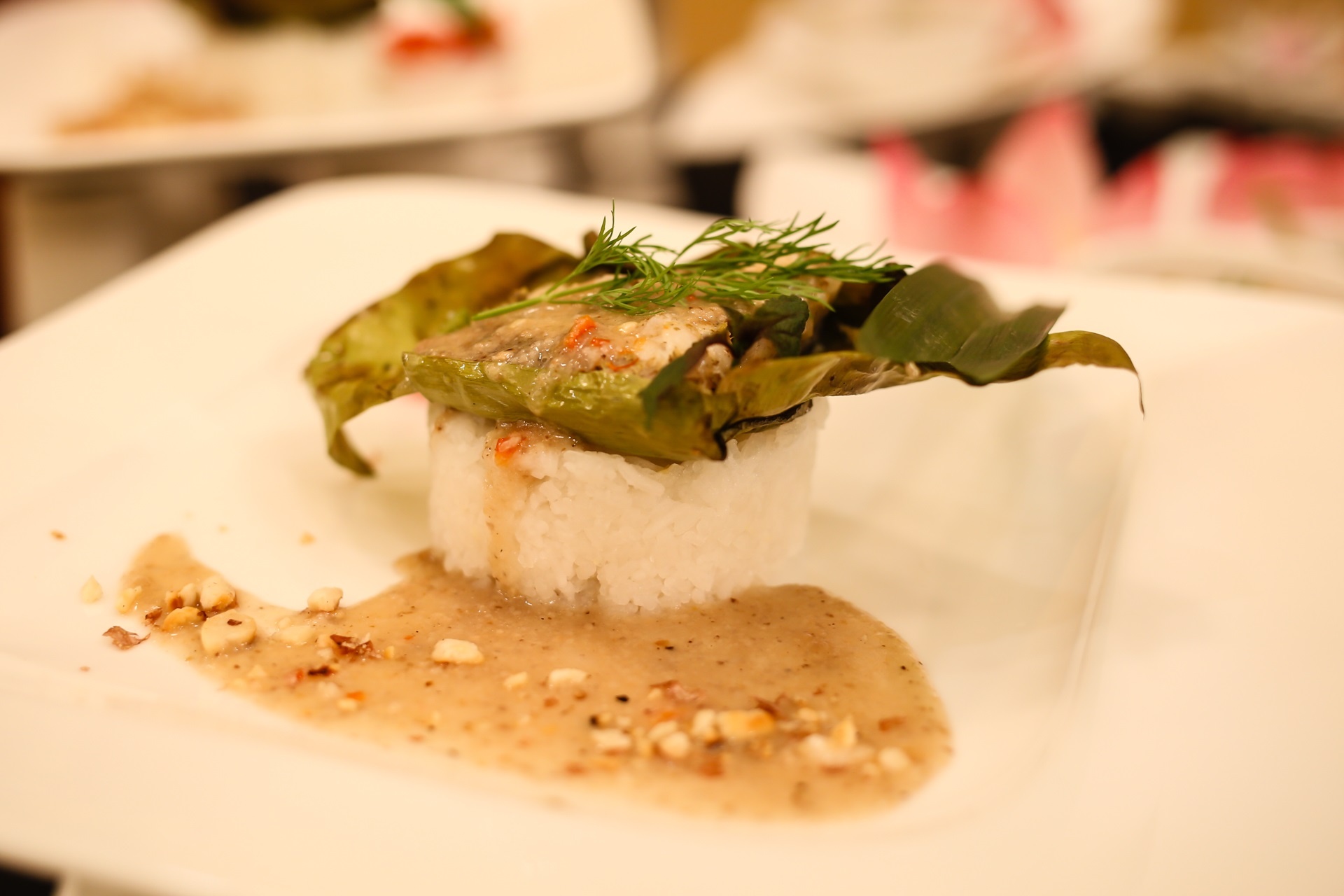 Phan trinh bay mon an cau ky cua dau bep Chiec thia vang hinh anh