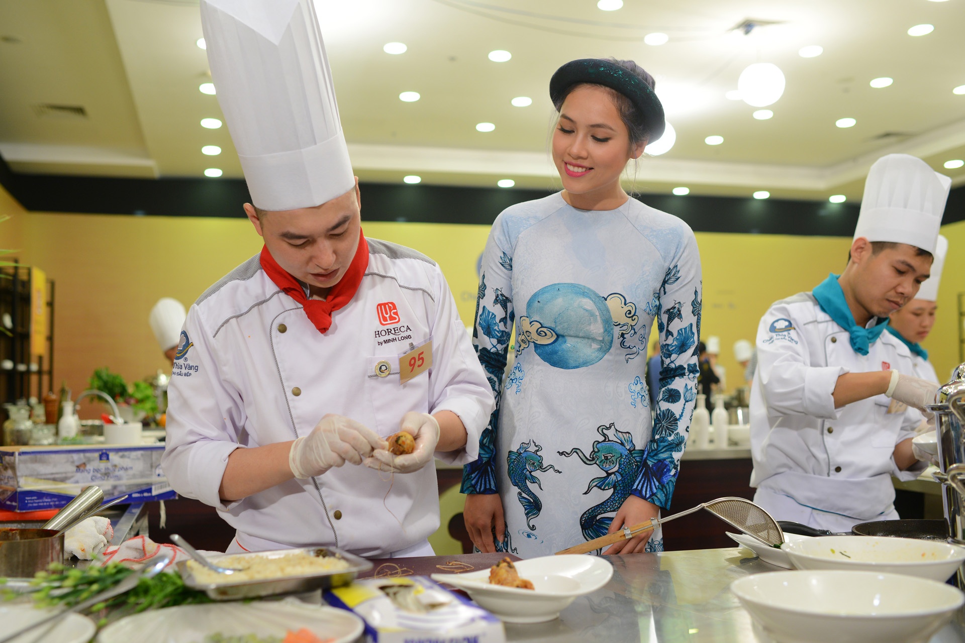 A hau Hoang My danh gia cao quyet tam cua 9 doi thi ban ket hinh anh