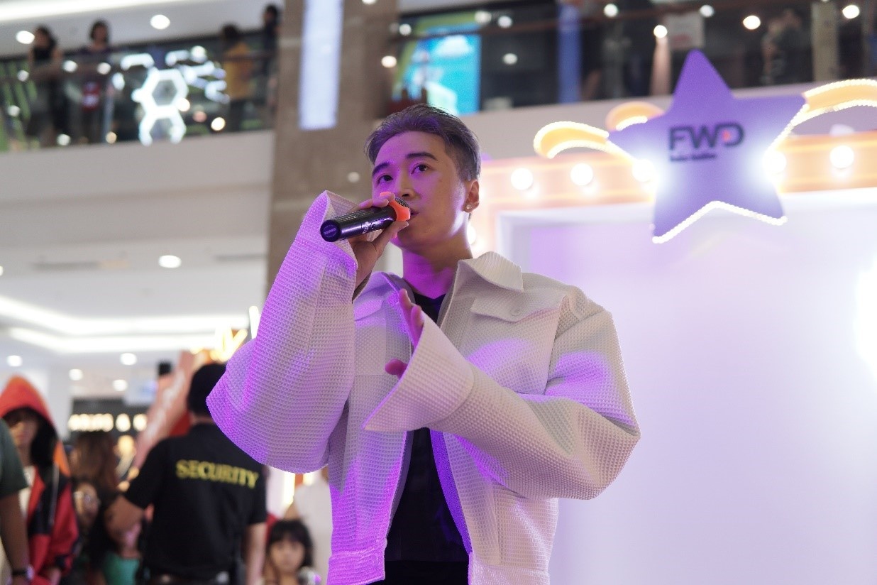 BB Tran, Bui Anh Tuan, Karik khuay dong trung tam thuong mai Sai thanh hinh anh