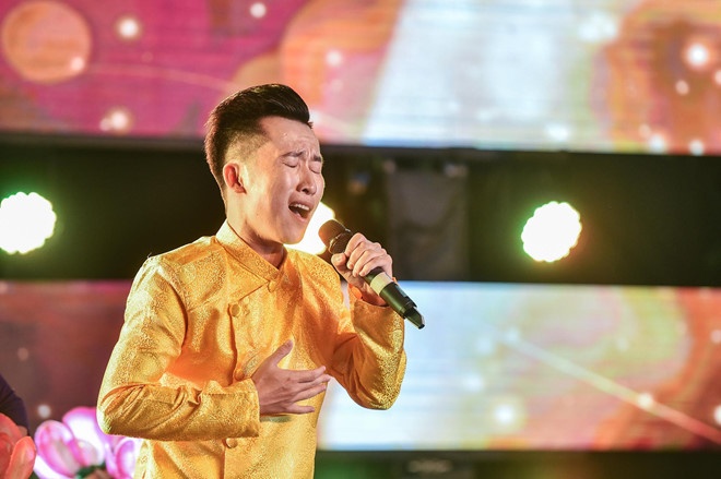 Khan gia co vu nhiet tinh cho thi sinh doi HLV Ho Ngoc Ha va Mr. Dam hinh anh