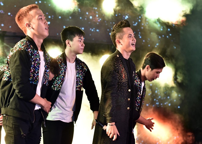 'Hot boy keo keo' gianh chien thang tai Huda Central's Top Talent hinh anh
