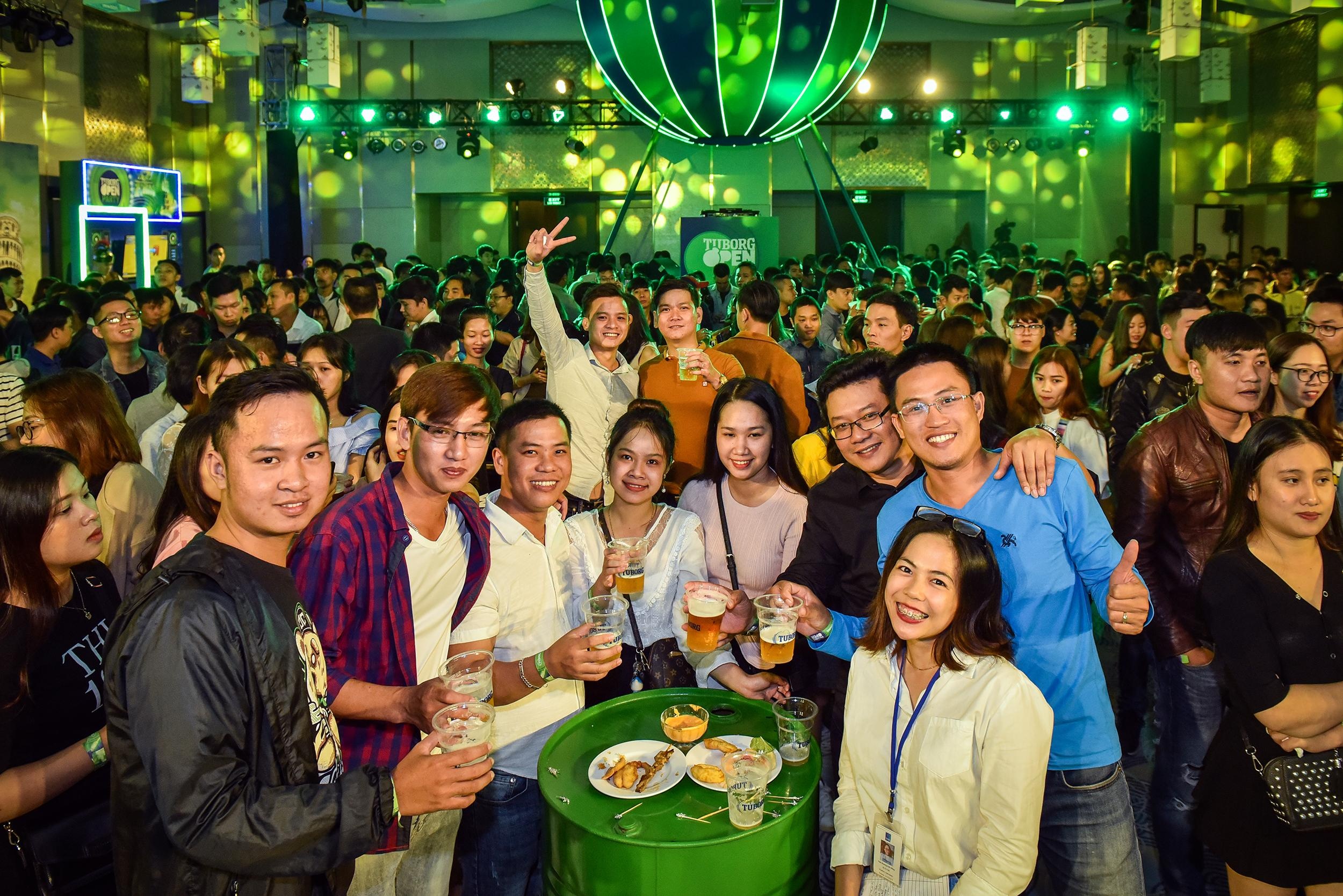 Video - 1.500 ban tre Hue hao huc cho doi Le hoi am nhac da van hoa hinh anh