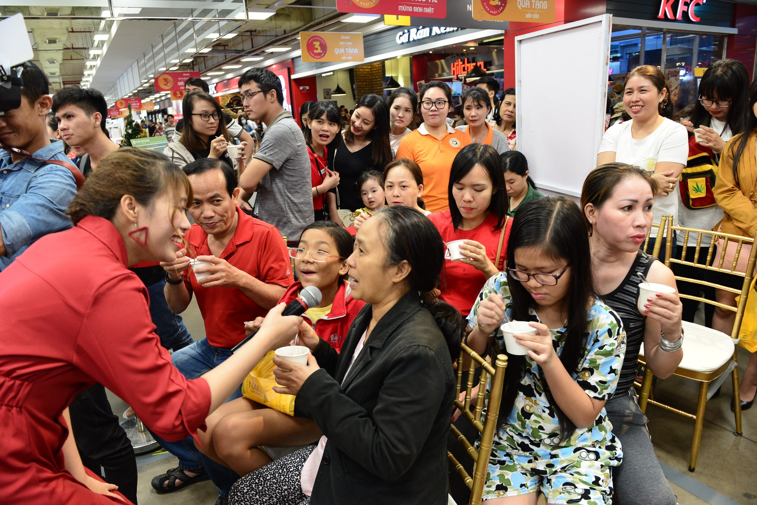 Khan gia thich thu voi gian bep Chin-Su hao hang mot vi ngon hinh anh