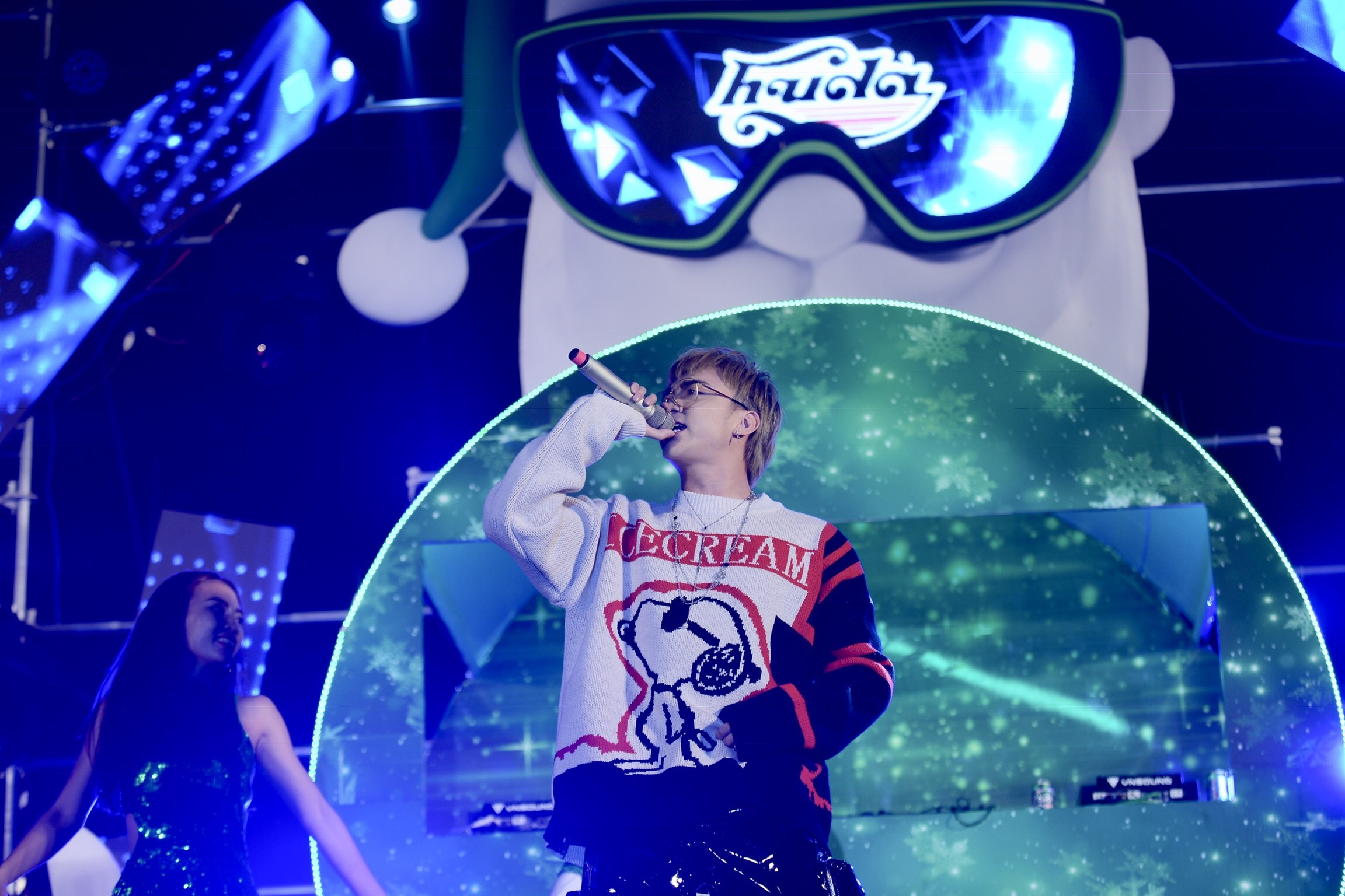 Soobin Hoang Son khuay dong dem nhac Giang sinh tai TP Vinh hinh anh