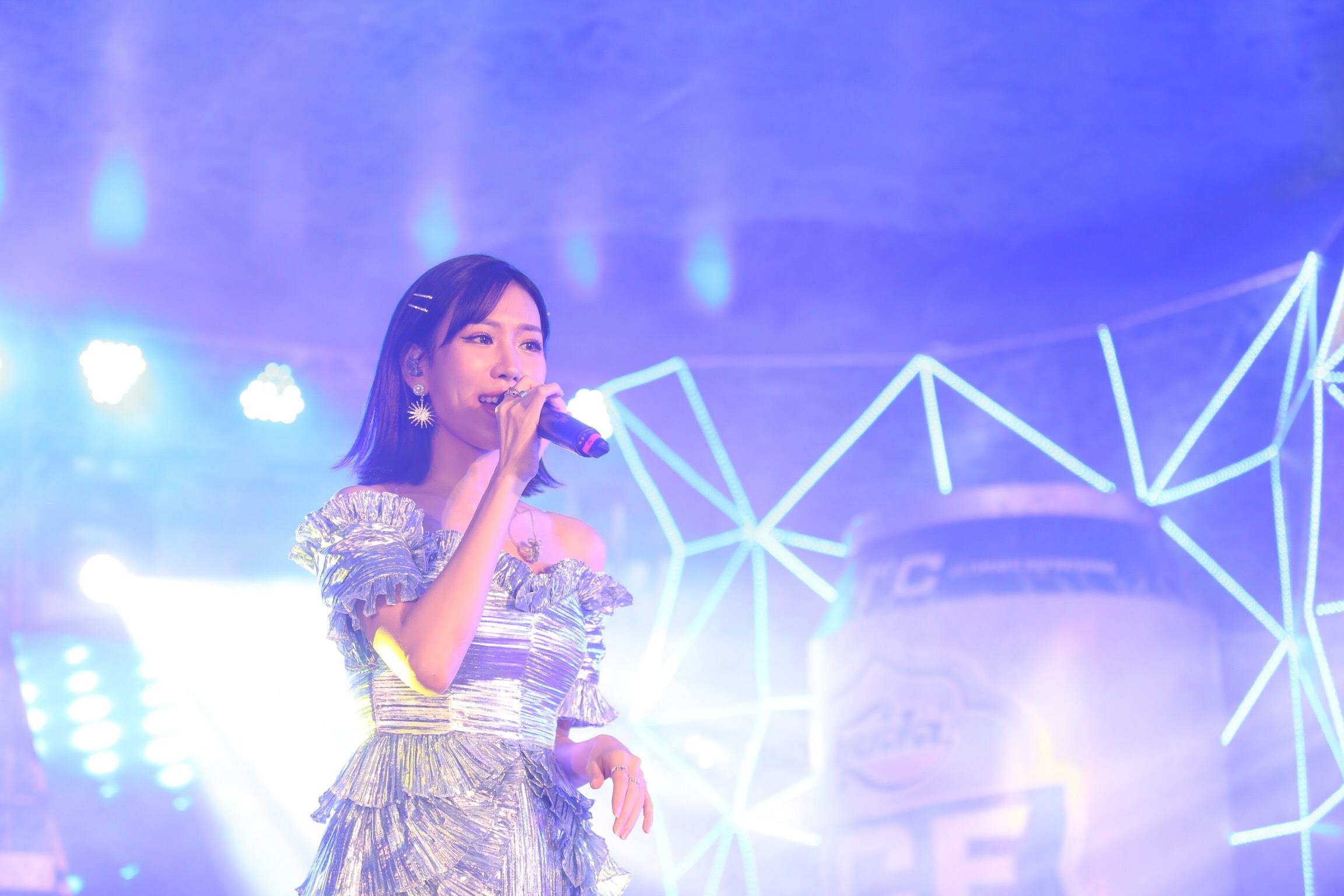 Min chieu dai khan gia Da Nang hit moi 'Dung yeu nua, em met roi' hinh anh