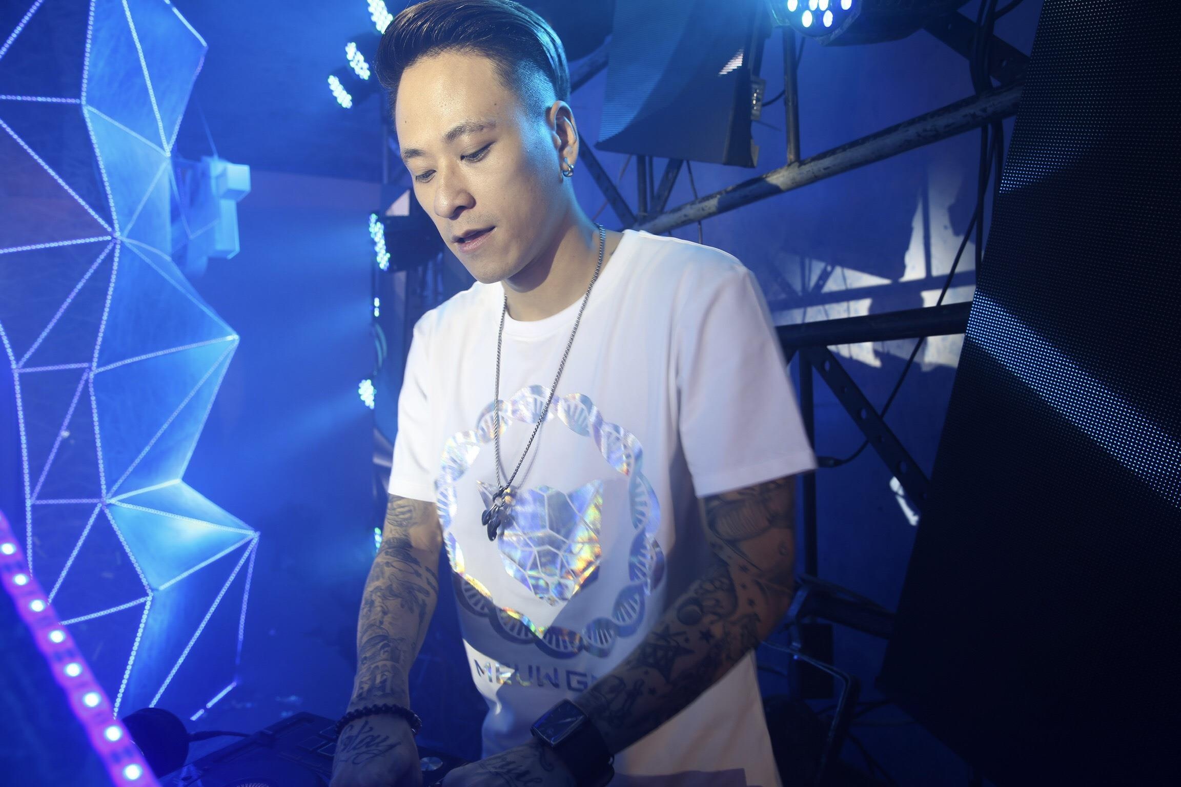 Khan gia cuong nhiet trong dai tiec 'bao bang' tai Da Nang hinh anh