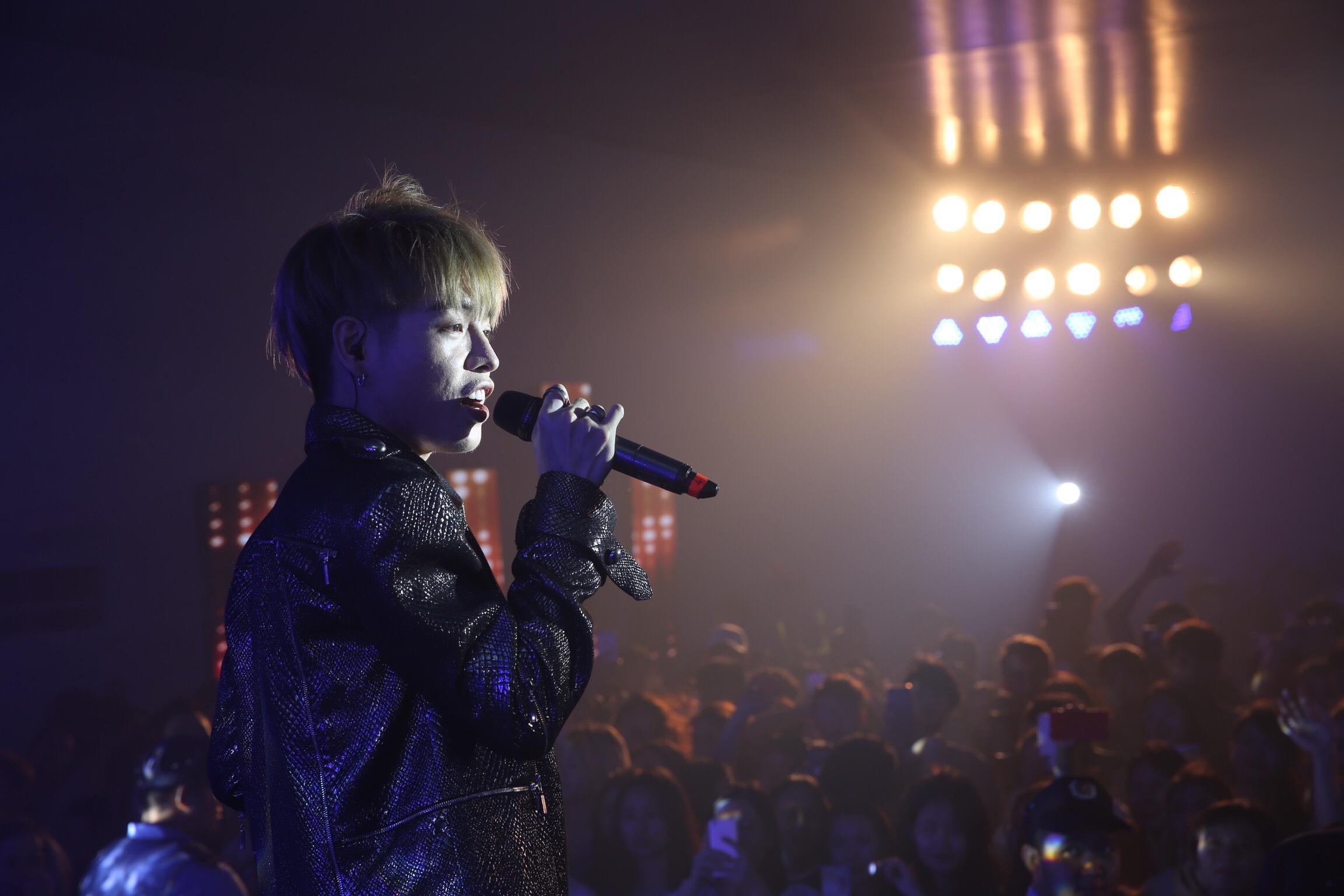 Duc Phuc 'don tim' hang nghin khan gia Da Nang bang loi le ngot ngao hinh anh