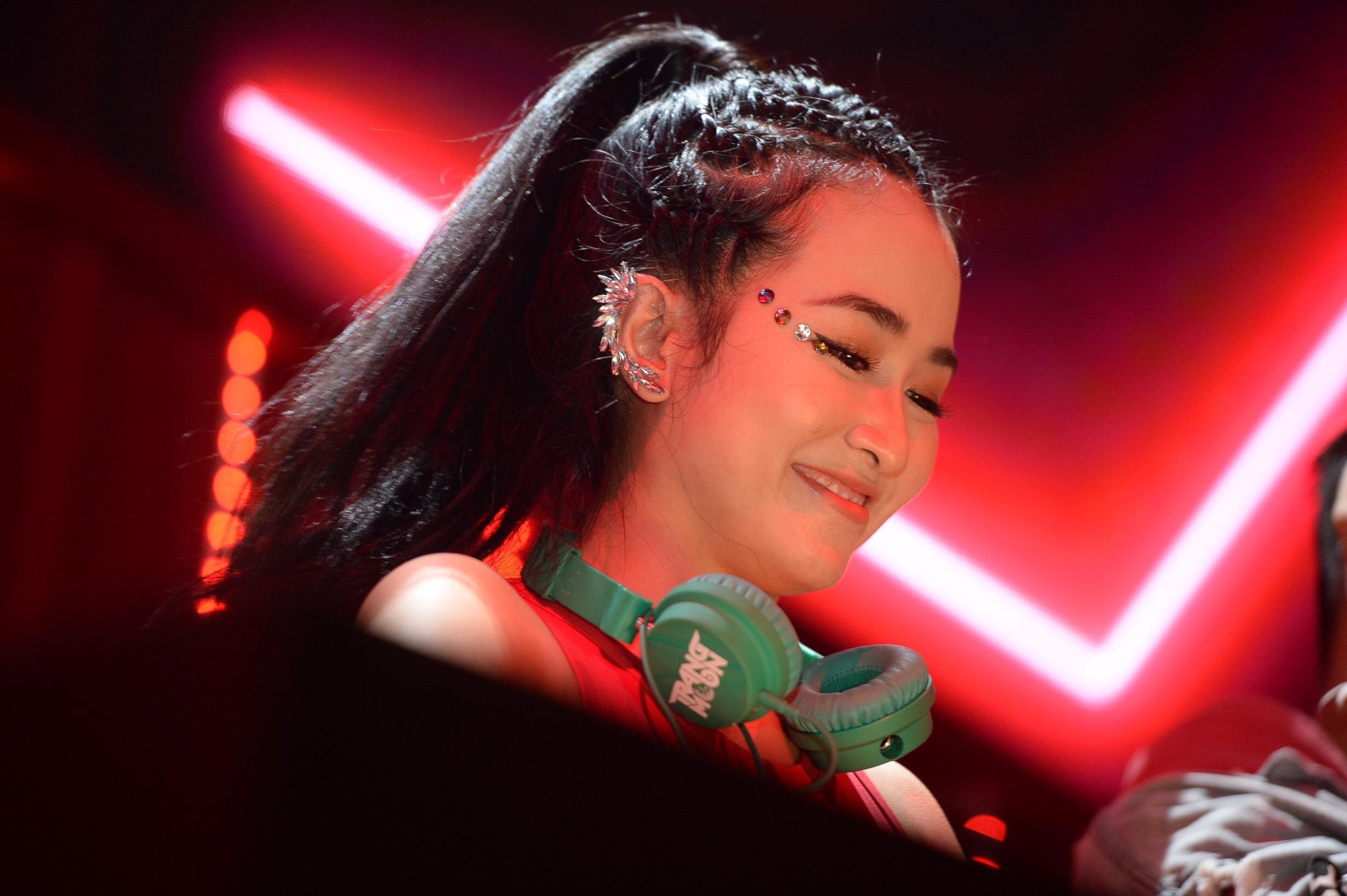 Trang Moon chieu dai khan gia Sai thanh set nhac bien hoa hinh anh