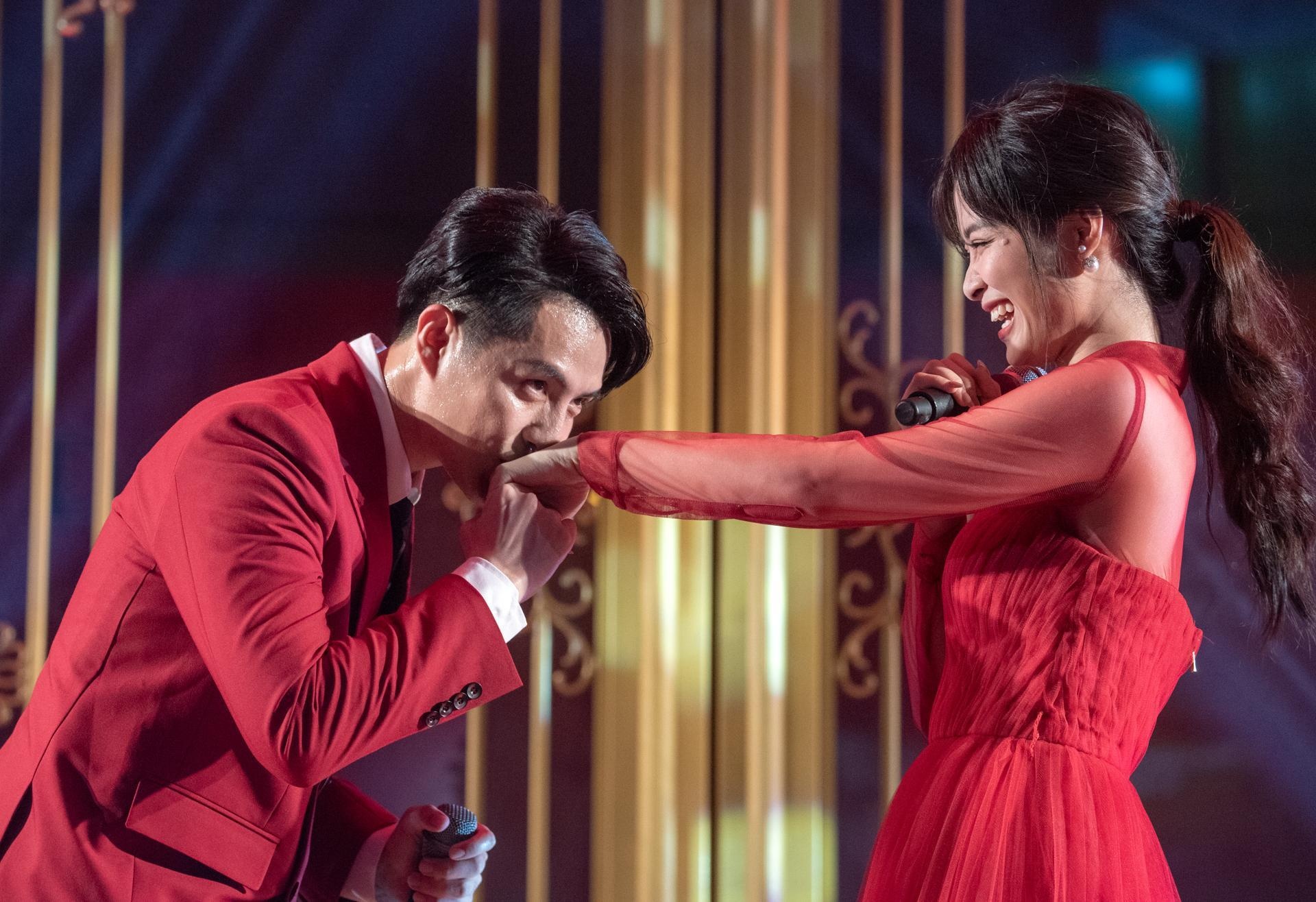 Video - Dong Nhi, Ong Cao Thang song ca tinh tu 'Ta la cua nhau' hinh anh