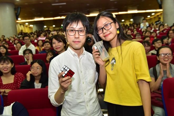 Man thi dau hai huoc giua sieu tri tue Nhat va fan Viet hinh anh