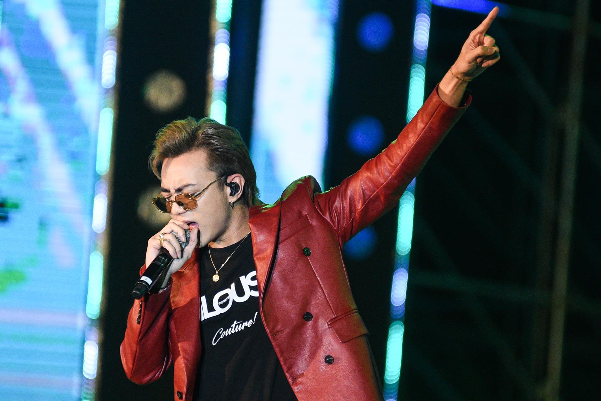 Soobin Hoang Son dai fan Quang Ninh loat hit dinh dam hinh anh