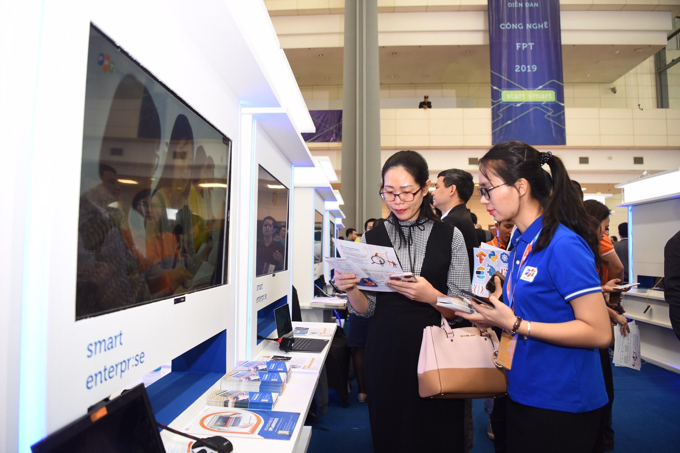 Video - FPT Techday 2019 quy tu 46 gian hang, hon 60 san pham hinh anh