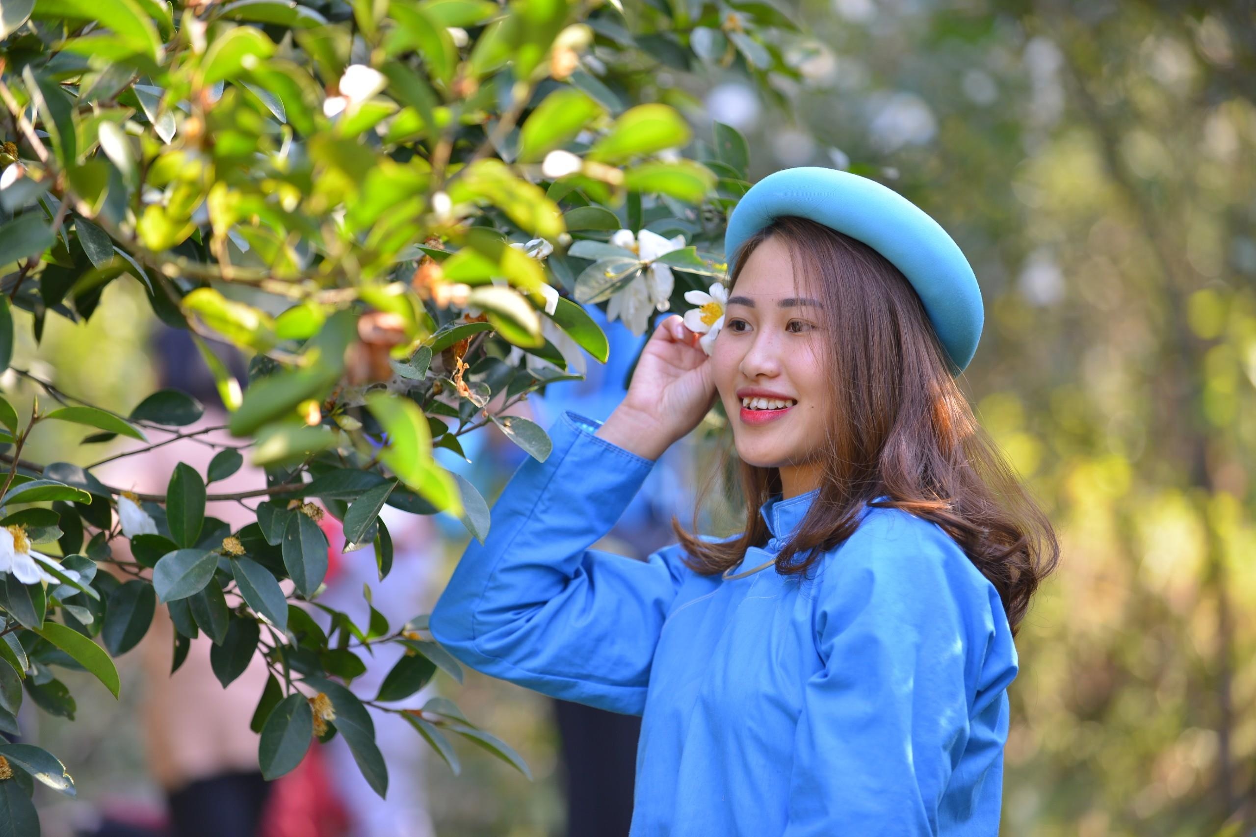 Thieu nu Binh Lieu no nuc tray hoi hoa so tai Quang Ninh hinh anh