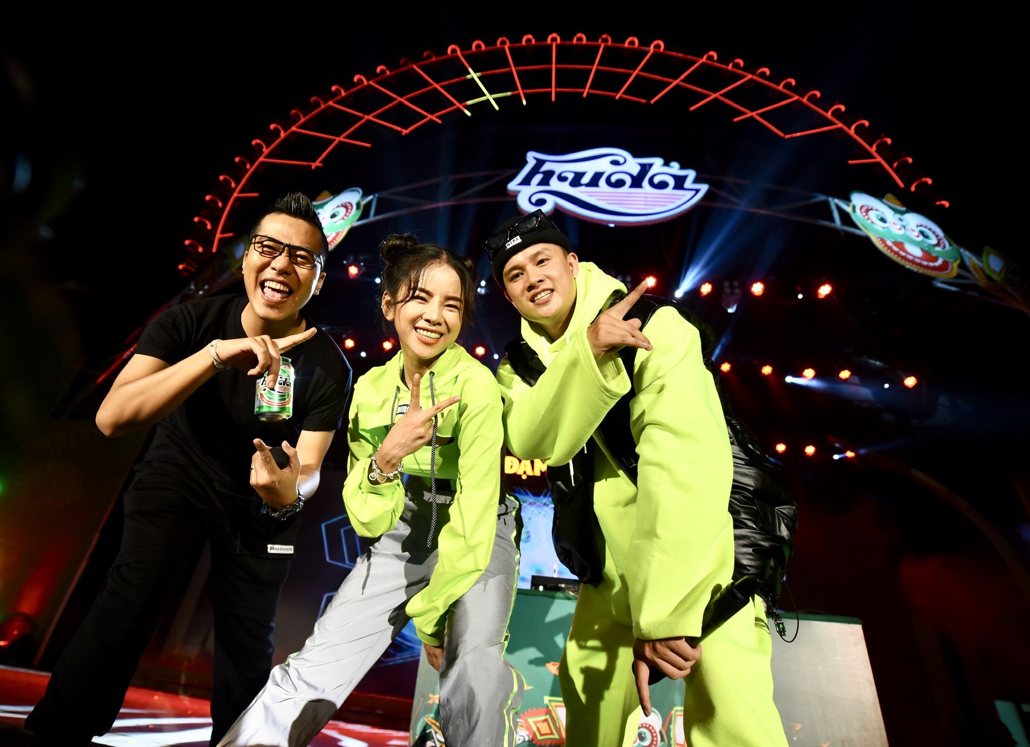 Video - DJ Mie khuay dong su kien 'Mot vi bia, dam muon sac Tet' hinh anh