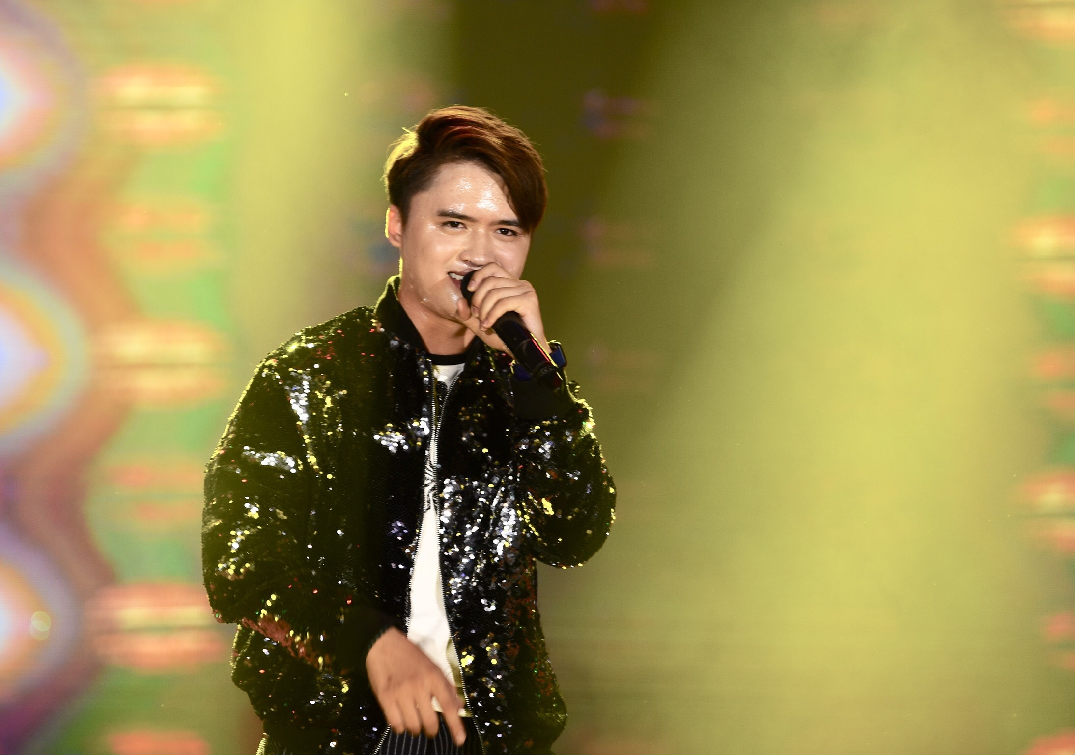 Video - Quan quan Huda Central's Top Talent khuay dong su kien hinh anh