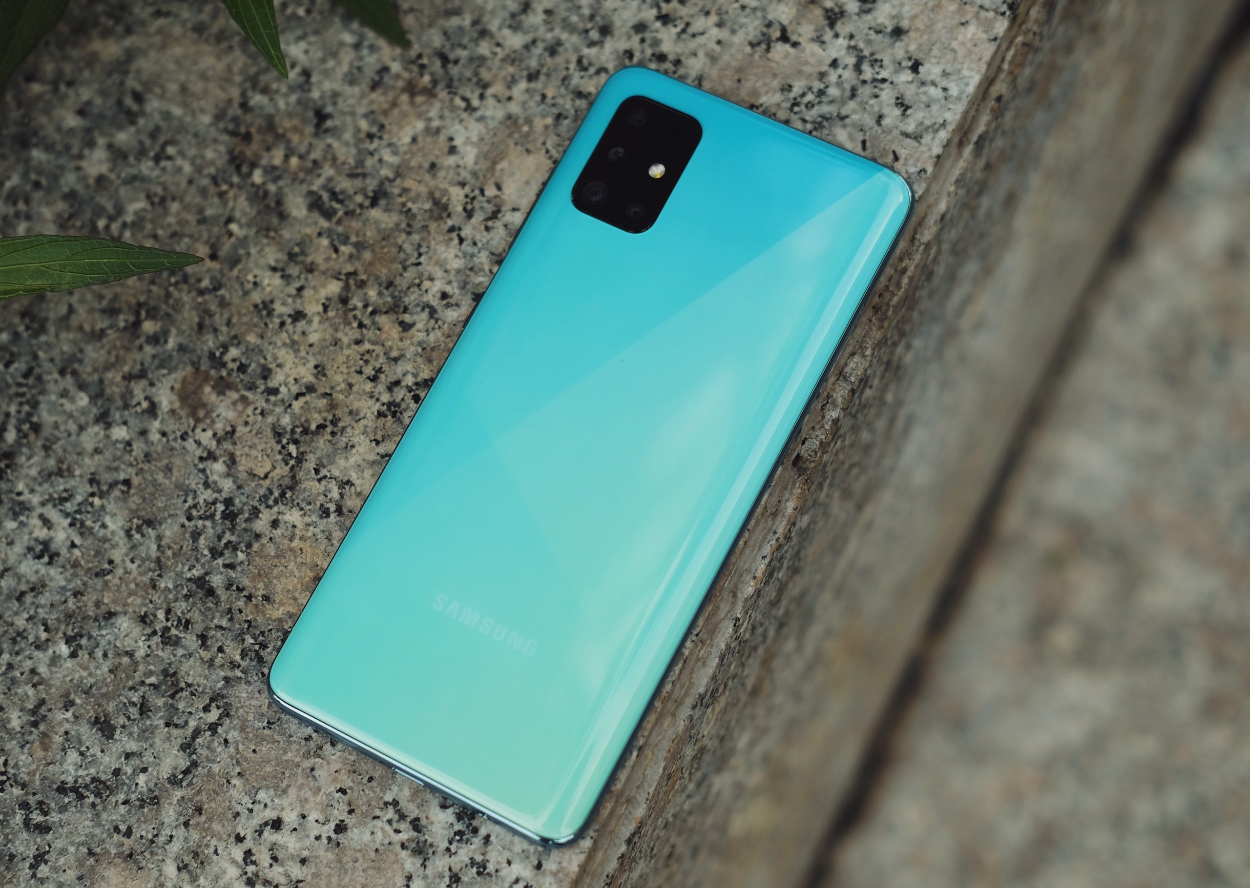 Nhung ly do khien nguoi dung san sang chi tien cho Samsung Galaxy A hinh anh