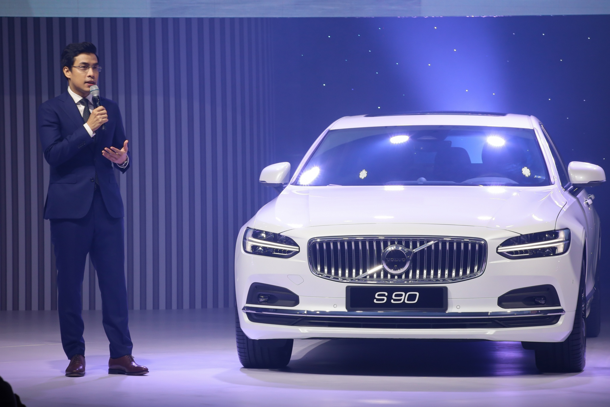 XC60 T8 AWD Recharge, V60 B5 AWD Cross Country, S90 B6 AWD Inscription ảnh 5 XC60 T8 AWD Recharge, V60 B5 AWD Cross Country, S90 B6 AWD Inscription anh 5