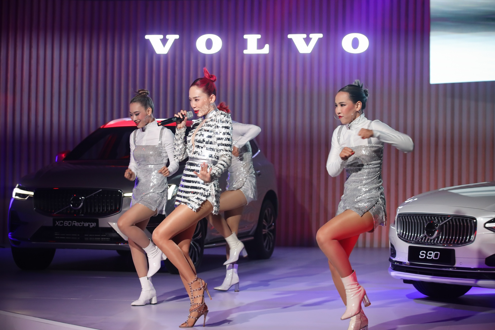 XC60 T8 AWD Recharge,  V60 B5 AWD Cross Country,  S90 B6 AWD Inscription anh 6