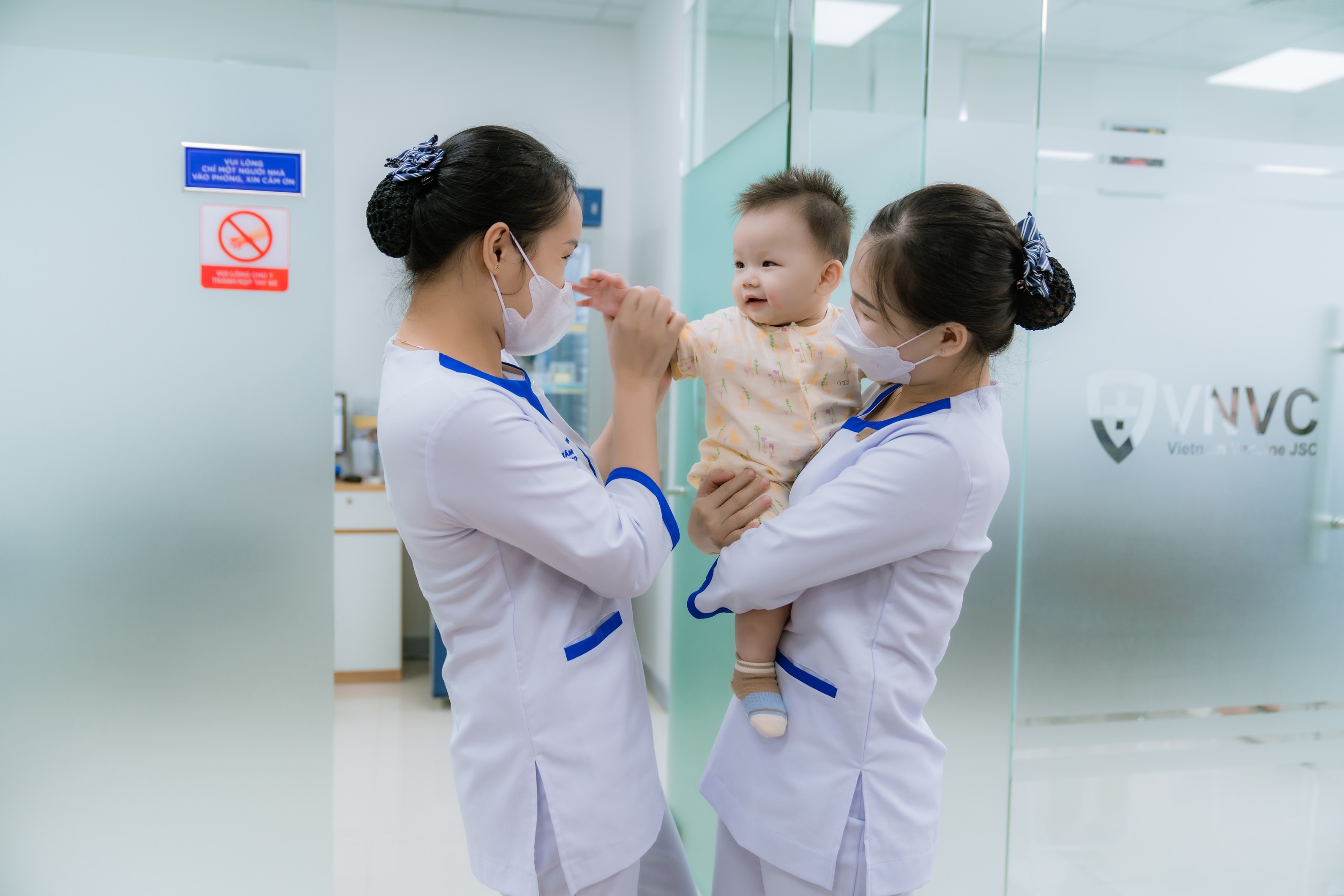 vaccine dịch vụ, tiêm chủng ảnh 1 vaccine dich vu, tiem chung anh 1