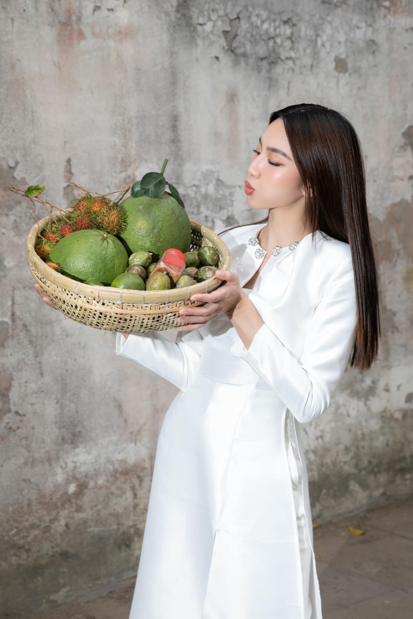 Thuy Tien,  Khanh Van,  Ngoc Chau,  Mai Phuong,  Nong Thuy Hang,  Thuy Dung,  tet cua hoa hau anh 3