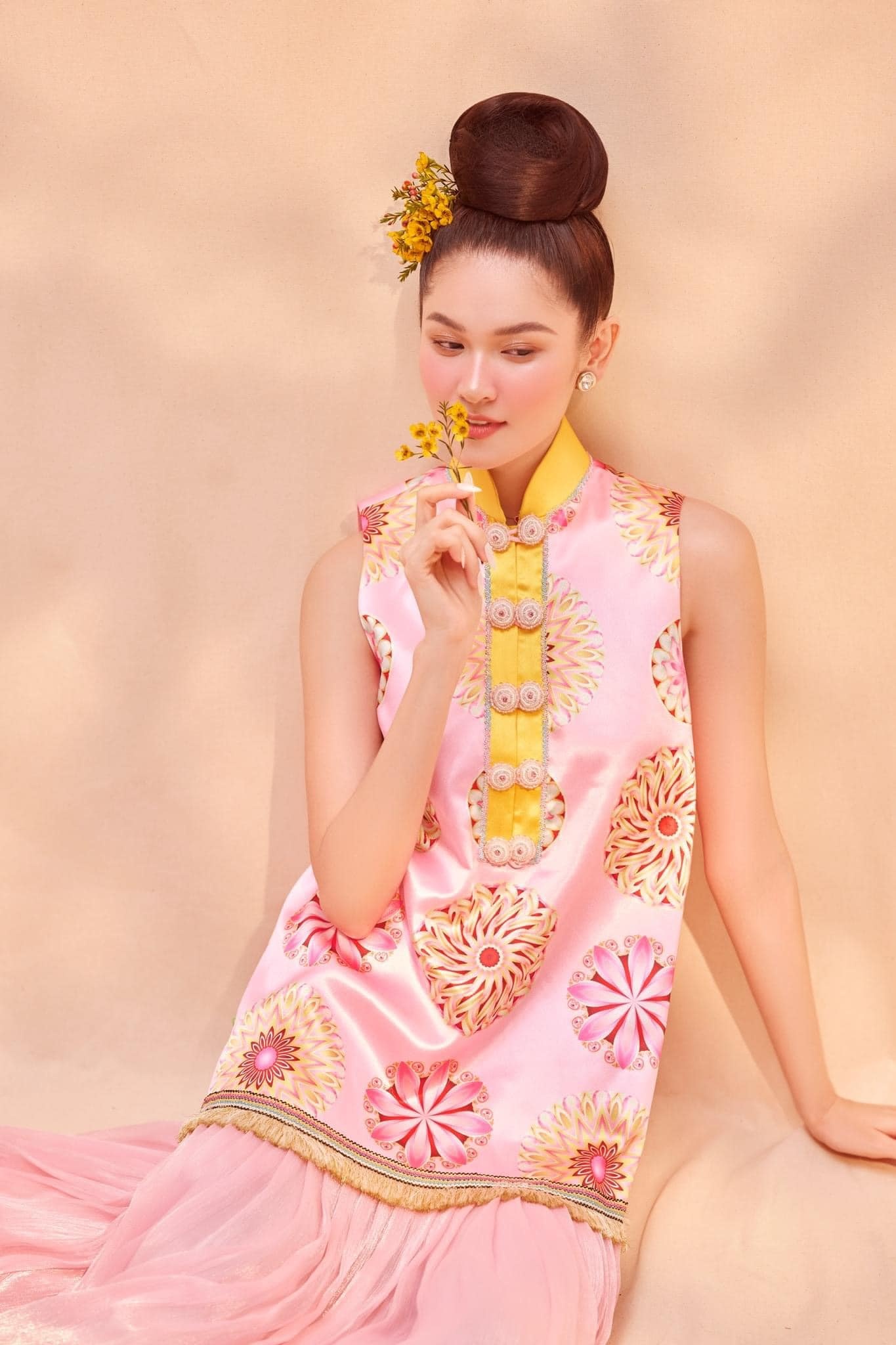 Thuy Tien,  Khanh Van,  Ngoc Chau,  Mai Phuong,  Nong Thuy Hang,  Thuy Dung,  tet cua hoa hau anh 6