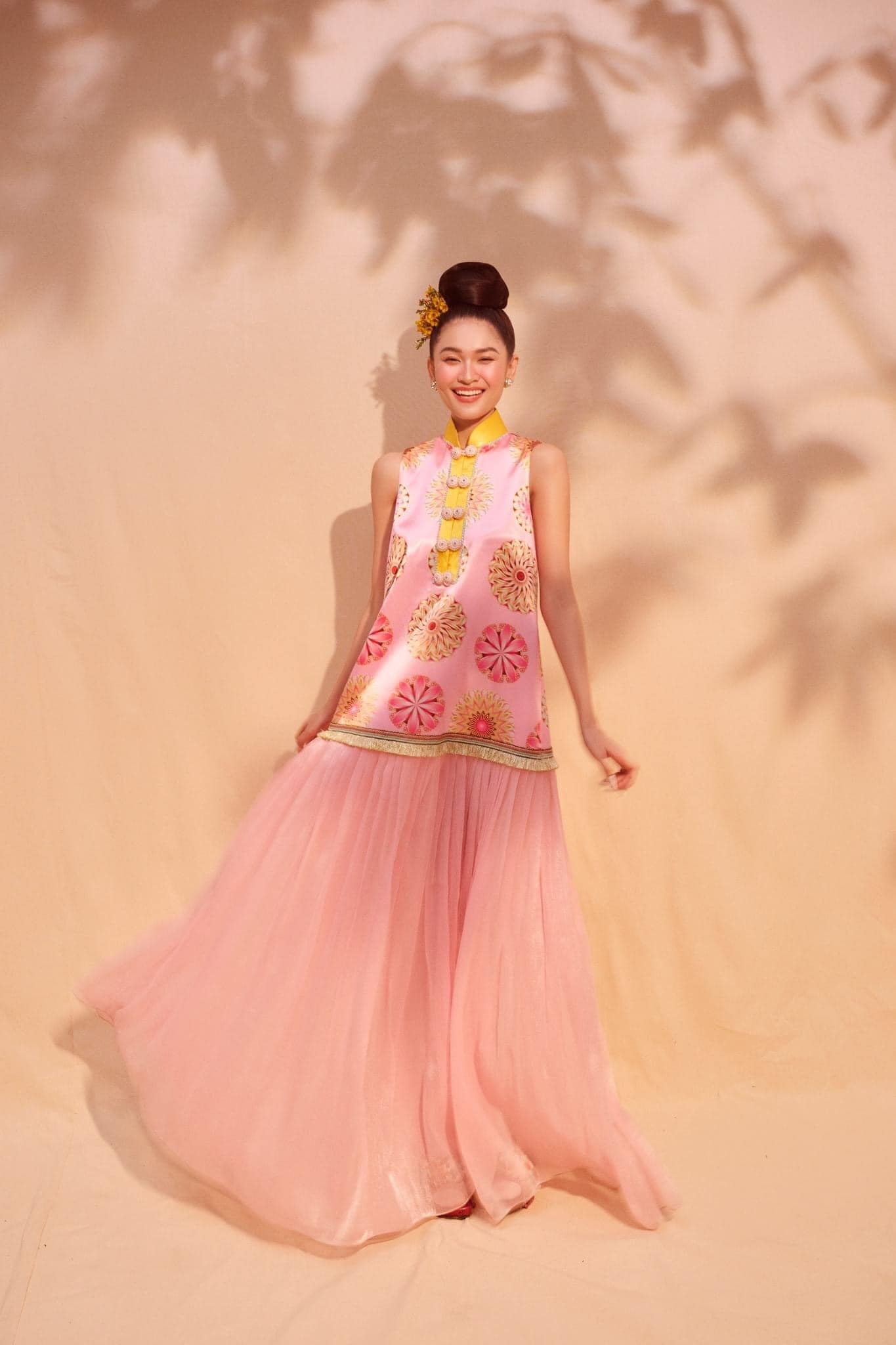 Thuy Tien,  Khanh Van,  Ngoc Chau,  Mai Phuong,  Nong Thuy Hang,  Thuy Dung,  tet cua hoa hau anh 7