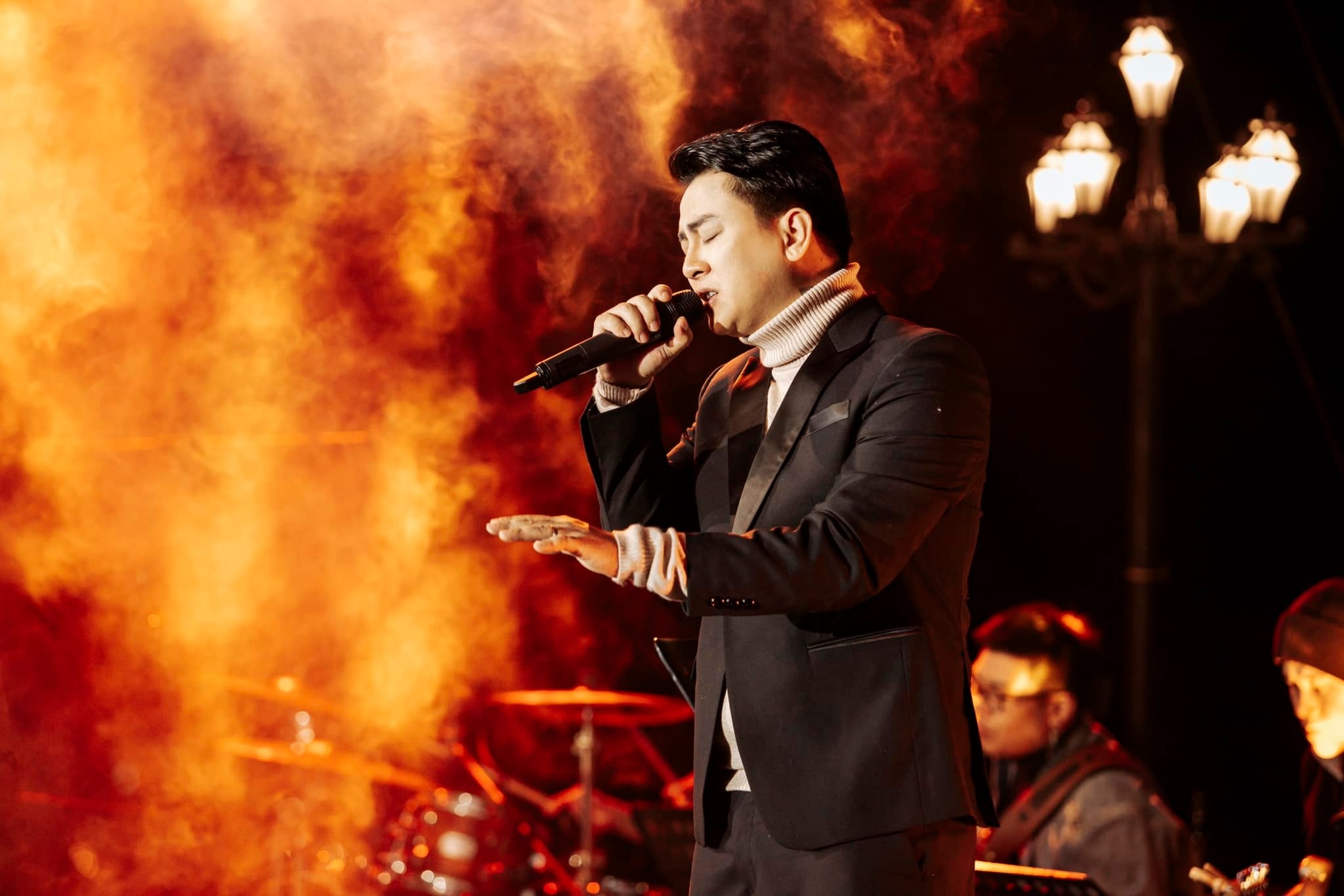 Hoai Lam tro lai,  Hoai Lam cover,  giong hat Hoai Lam,  Hoai Lam hien tai anh 3