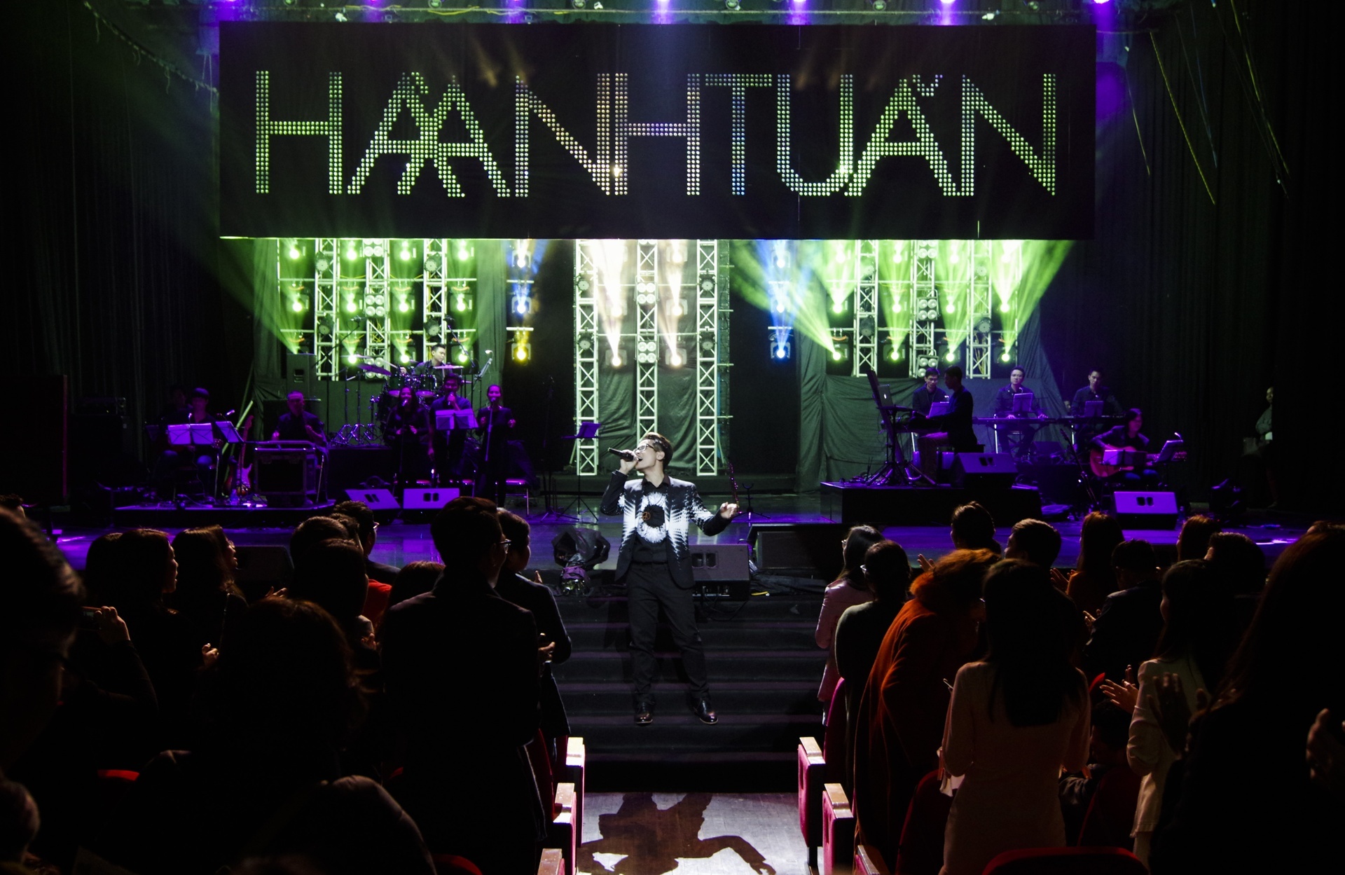 show chan troi ruc ro,  show Ha Anh Tuan,  Ha Anh Tuan anh 1