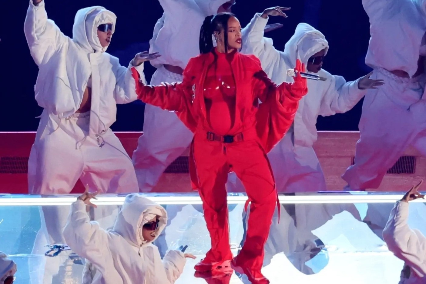 Man bieu dien cua Rihanna bi che vi goi duc hinh anh