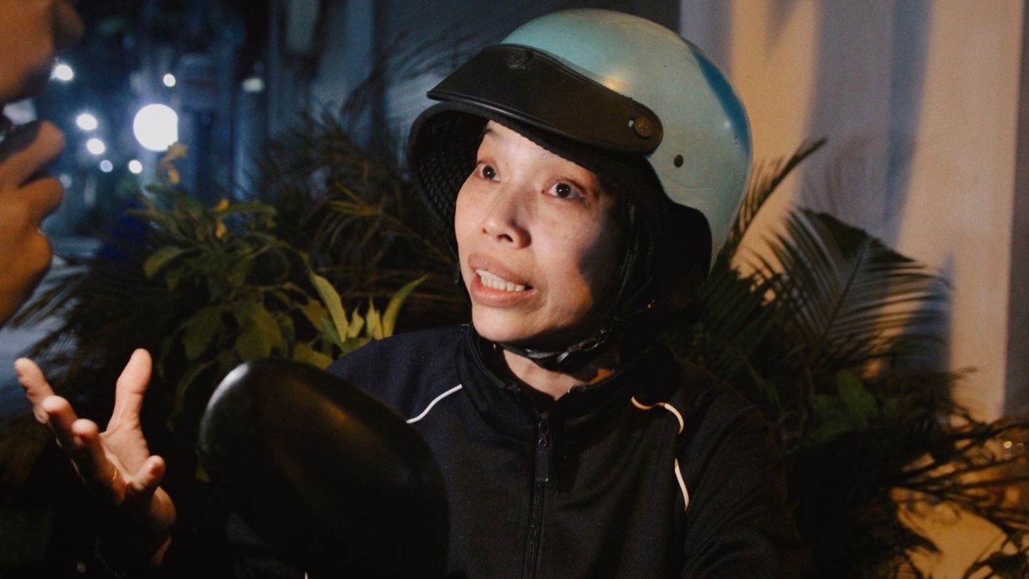 Khan gia vuot duong xa, o qua dem cho tien dua nghe si Vu Linh hinh anh