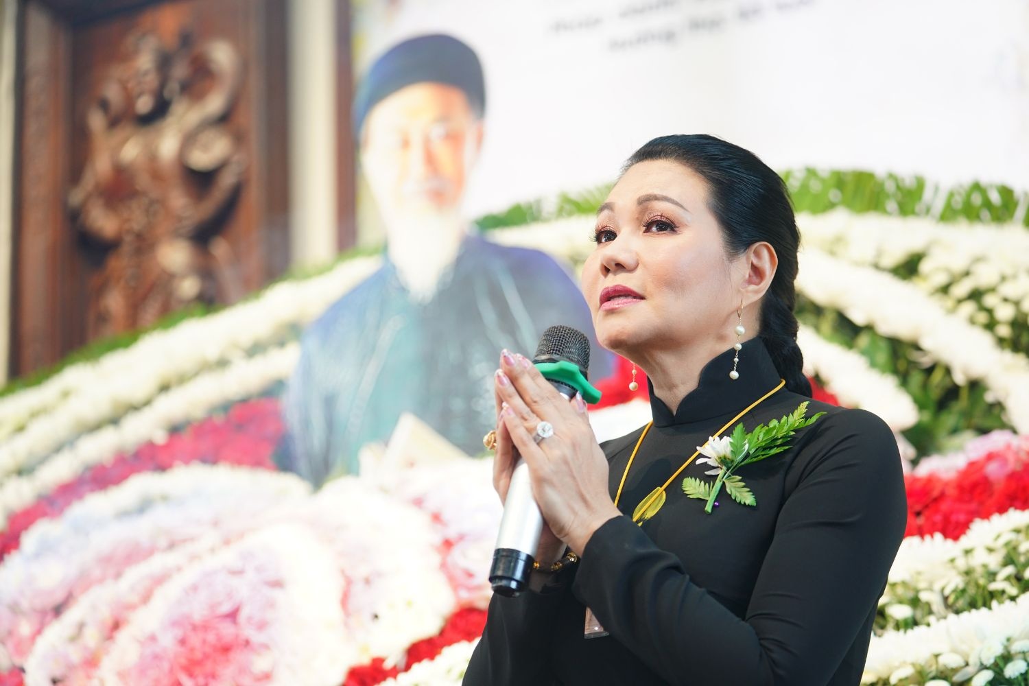 Le tuong niem NSND Diep Lang trang nghiem, streamer bi cam tuyet doi hinh anh