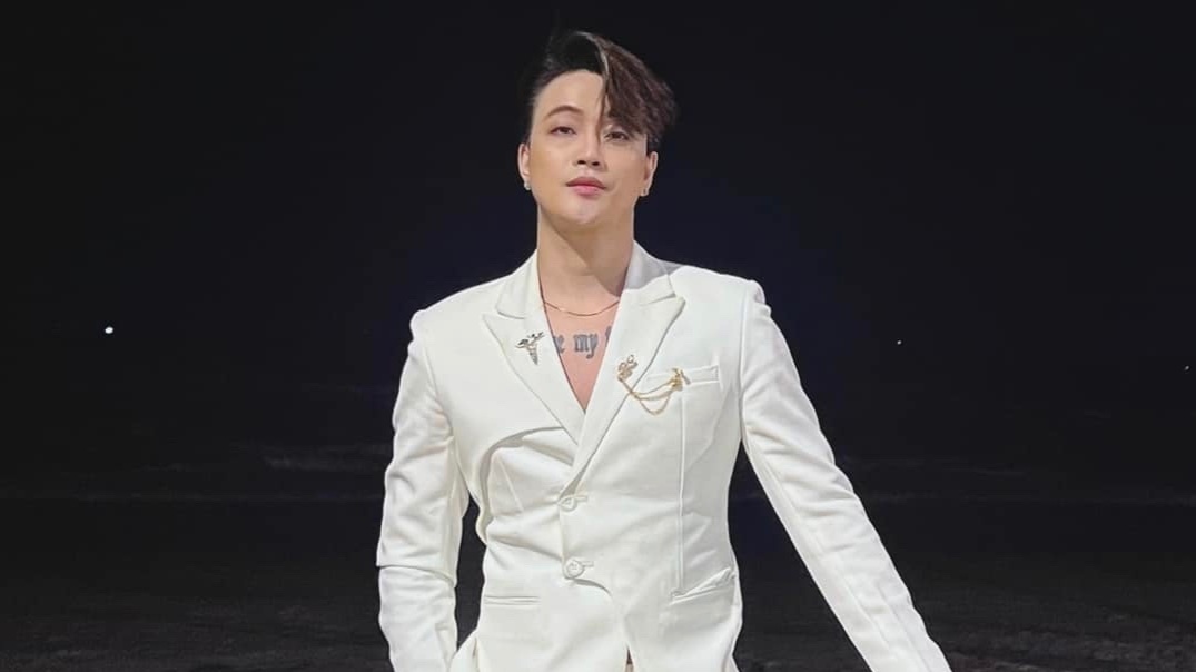 Hai vu cong bieu dien cung Titi (HKT) bi man hinh LED de trung nguoi hinh anh