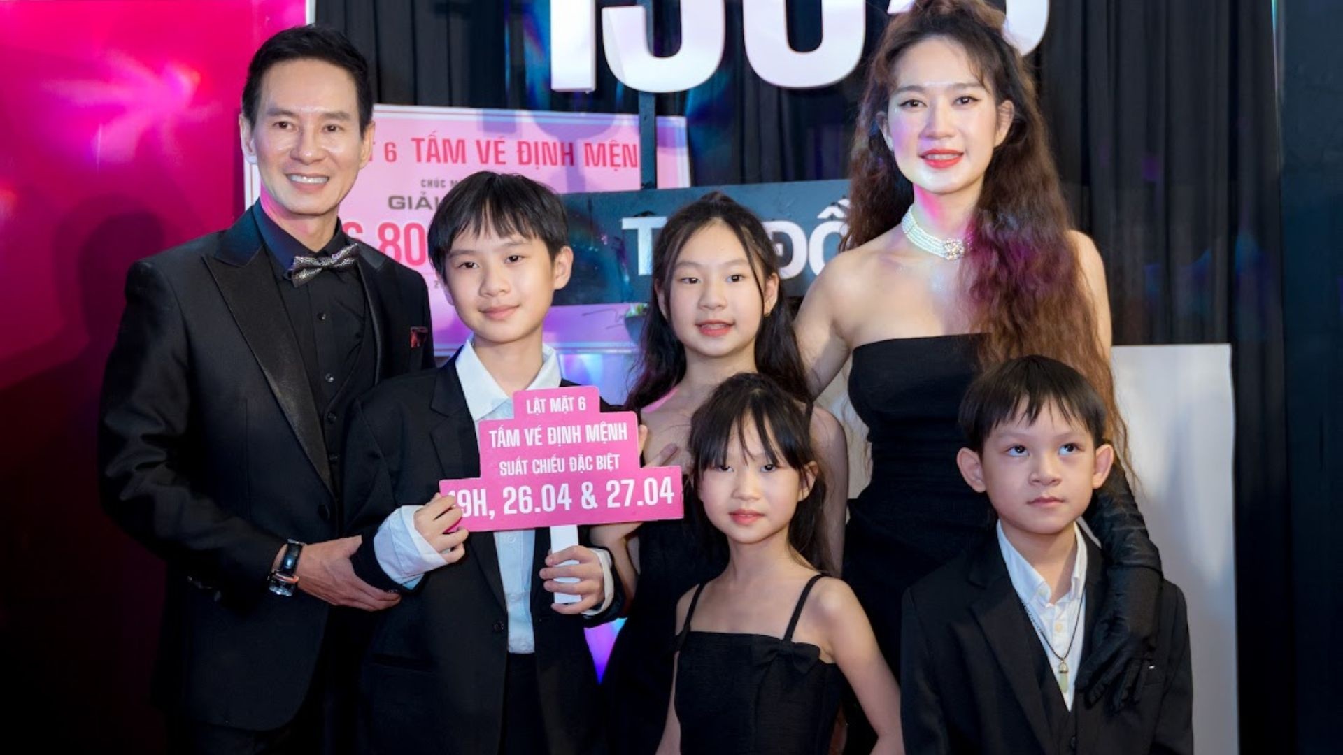 Ly Hai cung Minh Ha va 4 con tren tham do ra mat 'Lat mat 6' hinh anh