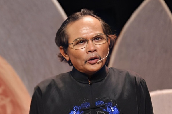 Nghe si La Kinh - 'ong trum Ma Nguu' cua cai luong Viet qua doi hinh anh