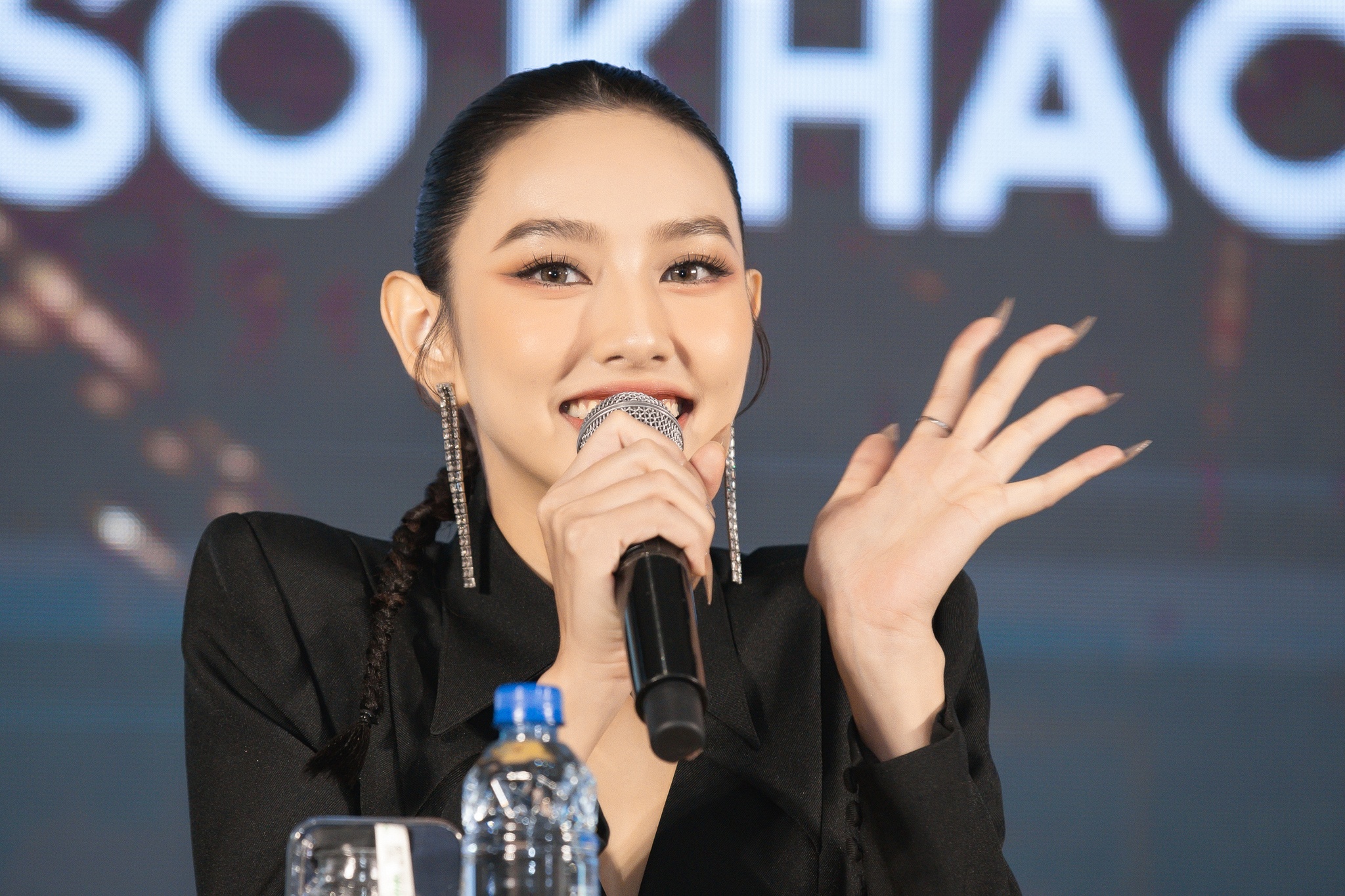 Thuy Tien Nawat anh 1