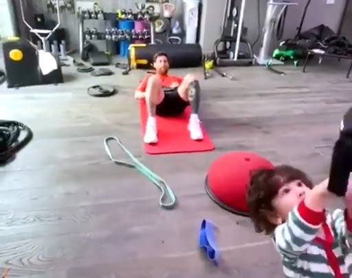 Messi luyen tap tai nha cung con ut Ciro hinh anh