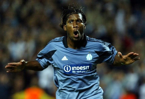 Drogba duoc binh chon la chan sut hay nhat Ligue 1 trong 20 nam qua hinh anh