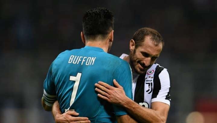 Juventus gia han hop dong voi bo doi lao tuong hinh anh