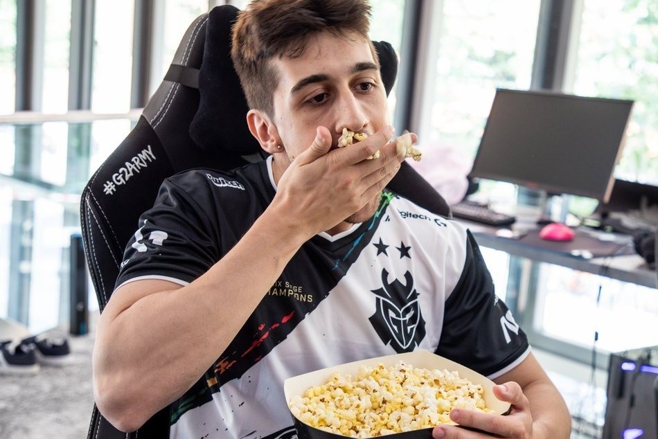 Kham pha bua an cua game thu chuyen nghiep hinh anh