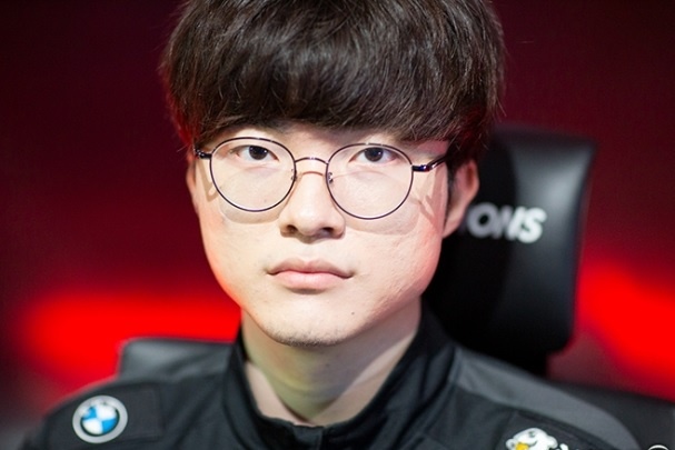 Teddy loi vi tri, T1 thua doi moi len hang hinh anh