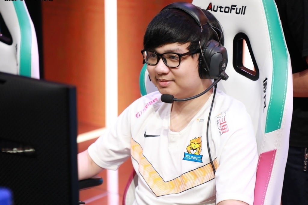 SofM va dong doi vao top 10 doi tuyen LMHT manh nhat the gioi hinh anh